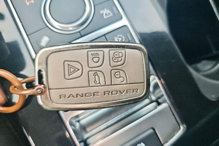 Used Land Rover Discovery 2017 3.0 SC V6 SE Vehicle Key