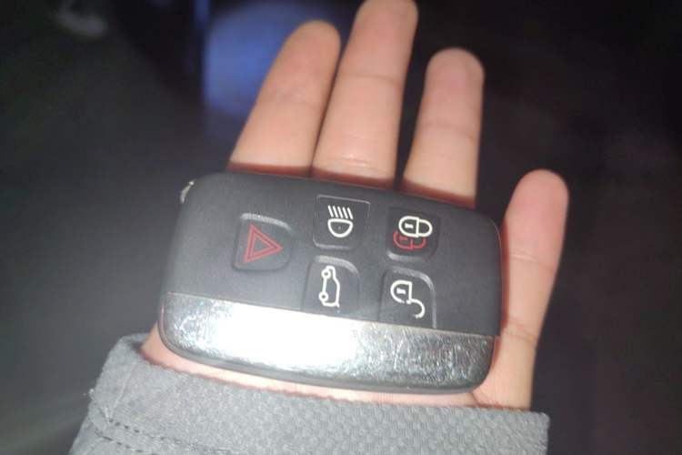 Used Land Rover Discovery 2017 3.0 SC V6 HSE Vehicle Key