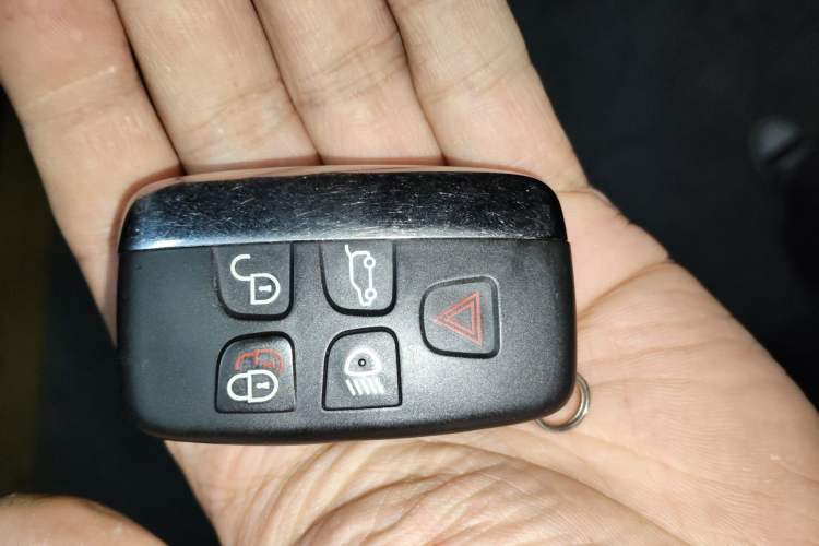 Used Land Rover Discovery 2017 3.0 SC V6 SE Vehicle Key
