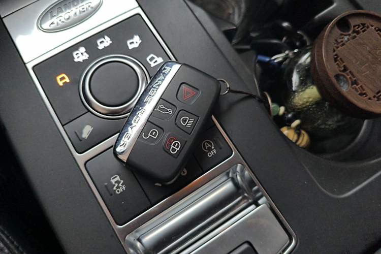 Used Land Rover Discovery 2017 3.0 SC V6 HSE Vehicle Key