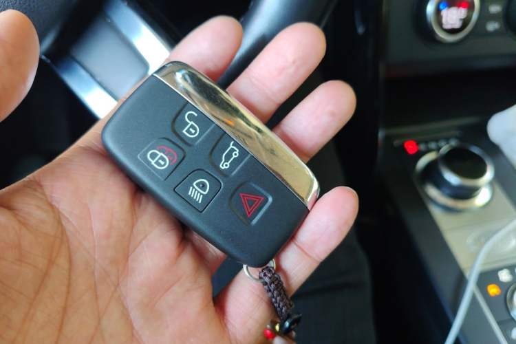 Used Land Rover Discovery 2017 3.0 SC V6 SE Vehicle Key