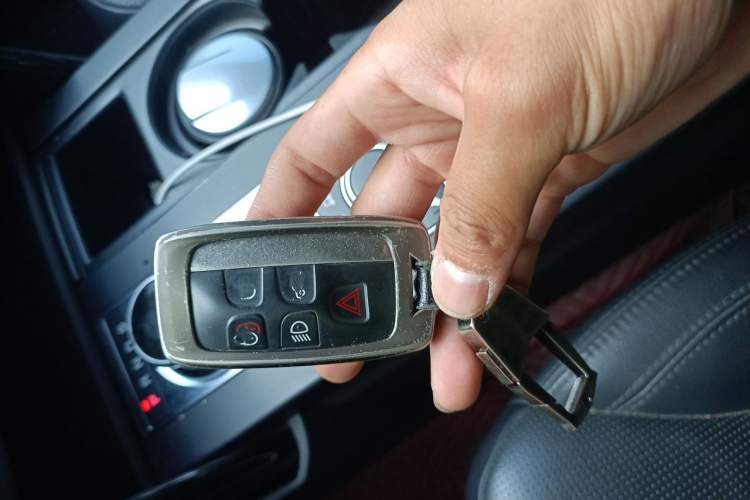 Used Land Rover Discovery 2017 3.0 SC V6 SE Vehicle Key