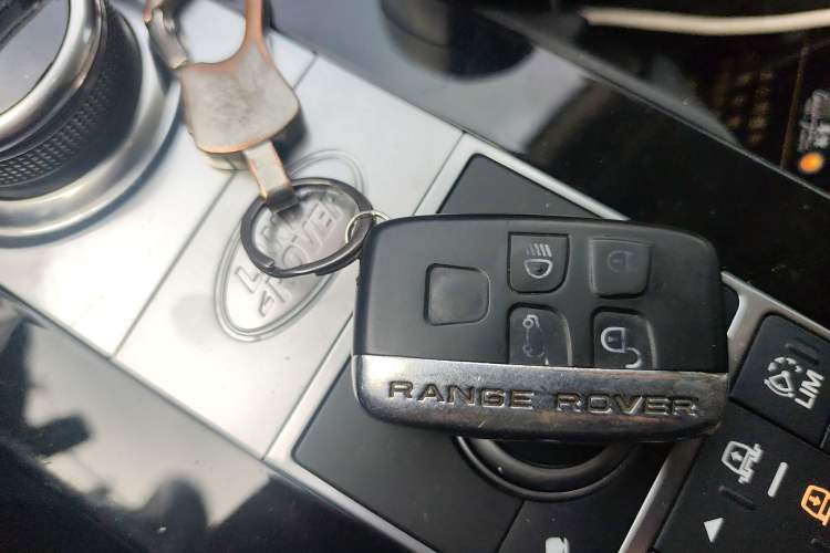 Used Land Rover Discovery 2017 3.0 SC V6 First Edition Limited Edition Vehicle Key