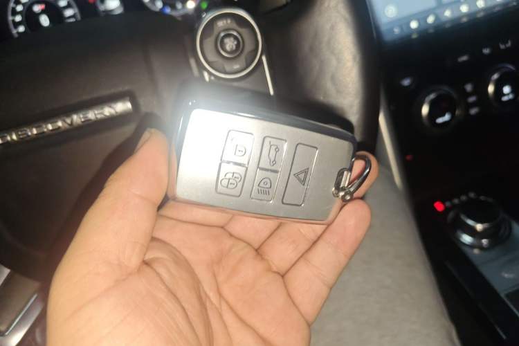 Used Land Rover Discovery 2017 3.0 SC V6 HSE Vehicle Key