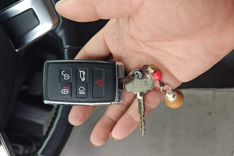 Used Land Rover Discovery 2017 3.0 SC V6 SE Vehicle Key