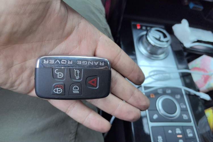 Used Land Rover Discovery 2017 3.0 SC V6 SE Vehicle Key