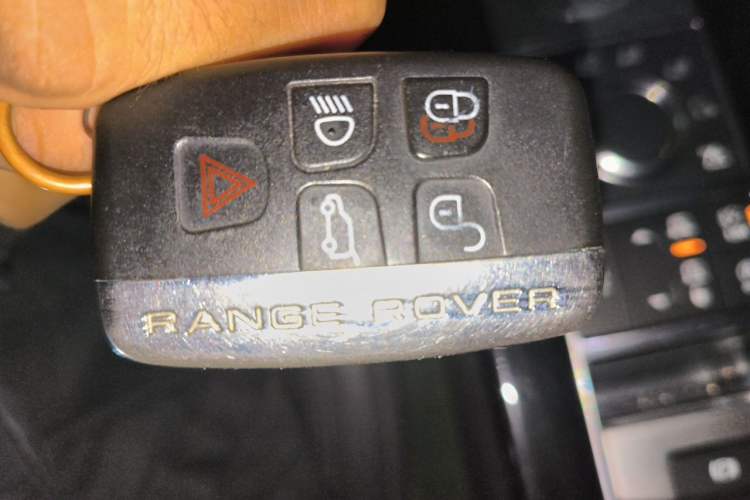Used Land Rover Discovery 2017 3.0 SC V6 HSE Vehicle Key