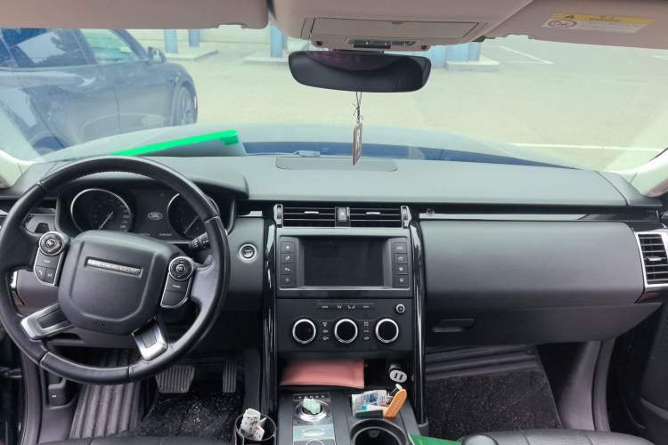 Used Land Rover Discovery 2017 3.0 SC V6 S Center Console