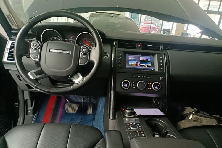 Used Land Rover Discovery 2017 3.0 SC V6 SE Center Console