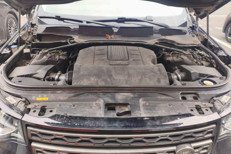 Used Land Rover Discovery 2017 3.0 SC V6 SE Engine Bay
