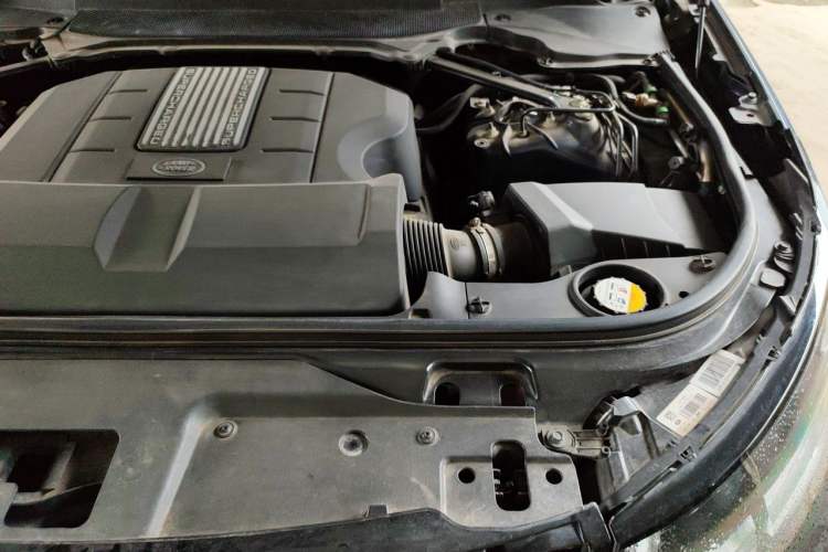 Used Land Rover Discovery 2017 3.0 SC V6 HSE Engine Bay Left