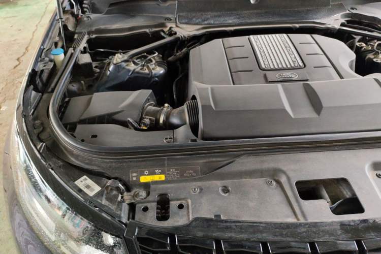 Used Land Rover Discovery 2017 3.0 SC V6 HSE Engine Bay Right