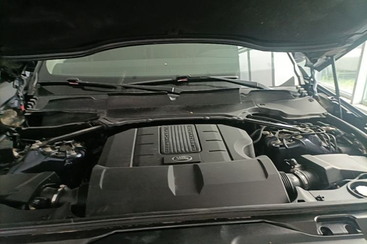 Used Land Rover Discovery 2017 3.0 SC V6 SE Engine Bay