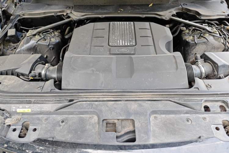 Used Land Rover Discovery 2017 3.0 SC V6 SE Engine Bay