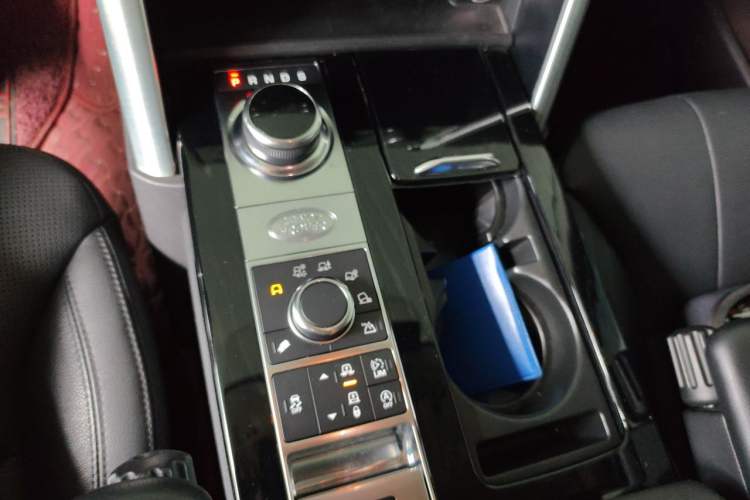Used Land Rover Discovery 2017 3.0 SC V6 HSE Gear Lever