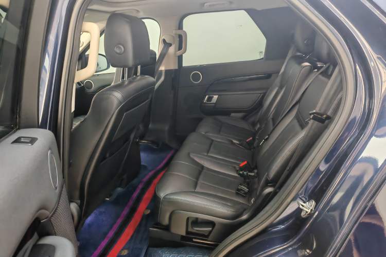 Used Land Rover Discovery 2017 3.0 SC V6 SE Interior 1