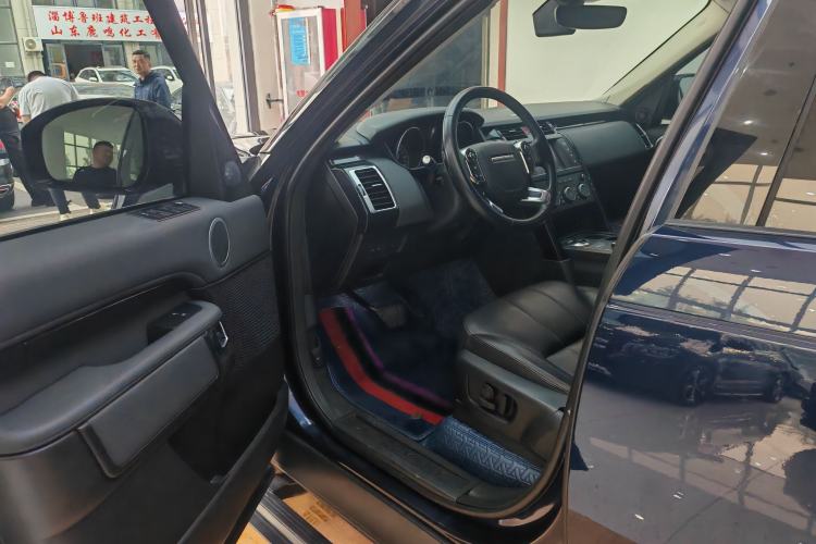 Used Land Rover Discovery 2017 3.0 SC V6 SE Interior 2
