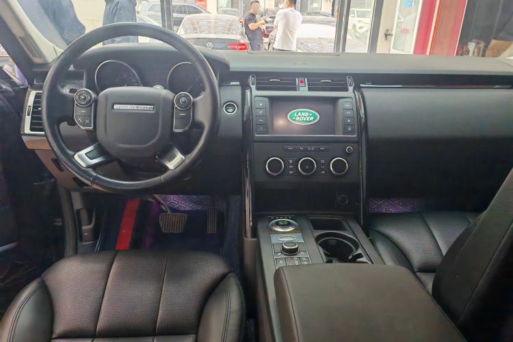 Used Land Rover Discovery 2017 3.0 SC V6 SE Interior 3
