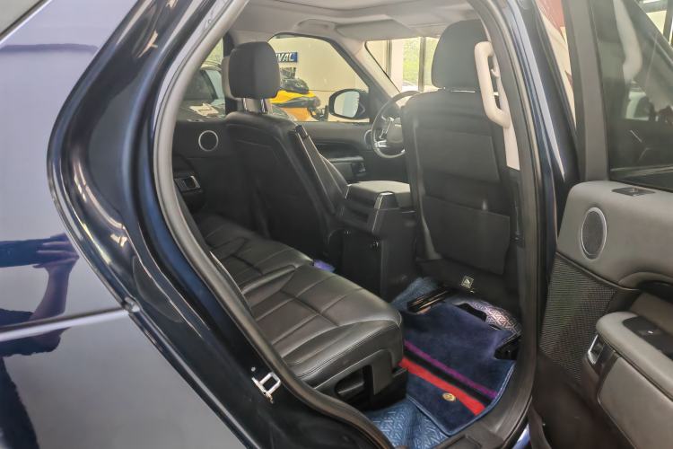 Used Land Rover Discovery 2017 3.0 SC V6 SE Interior 6