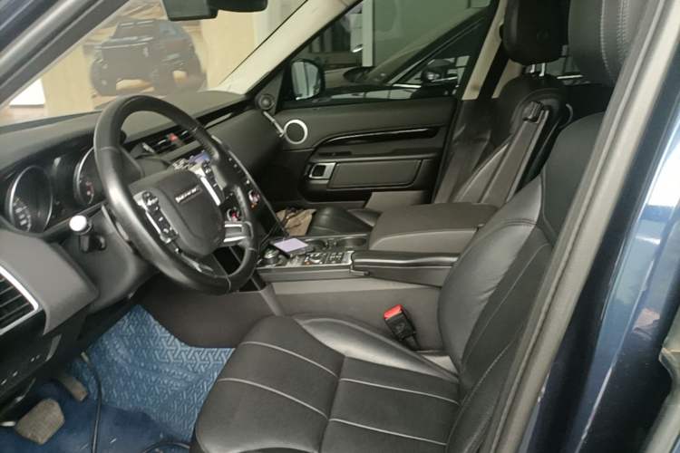 Used Land Rover Discovery 2017 3.0 SC V6 SE Left Front Seat