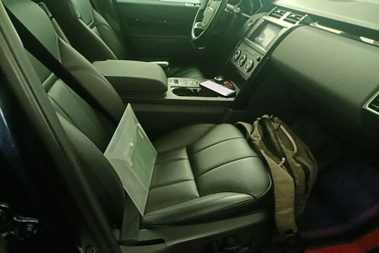Used Land Rover Discovery 2017 3.0 SC V6 SE Right Front Seat