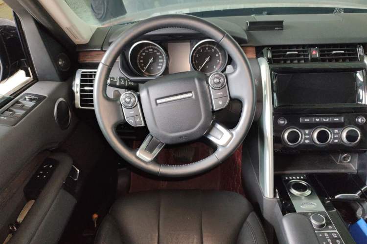 Used Land Rover Discovery 2017 3.0 SC V6 HSE Steering Wheel