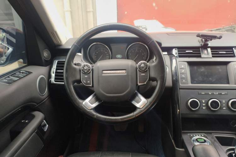 Used Land Rover Discovery 2017 3.0 SC V6 SE Steering Wheel