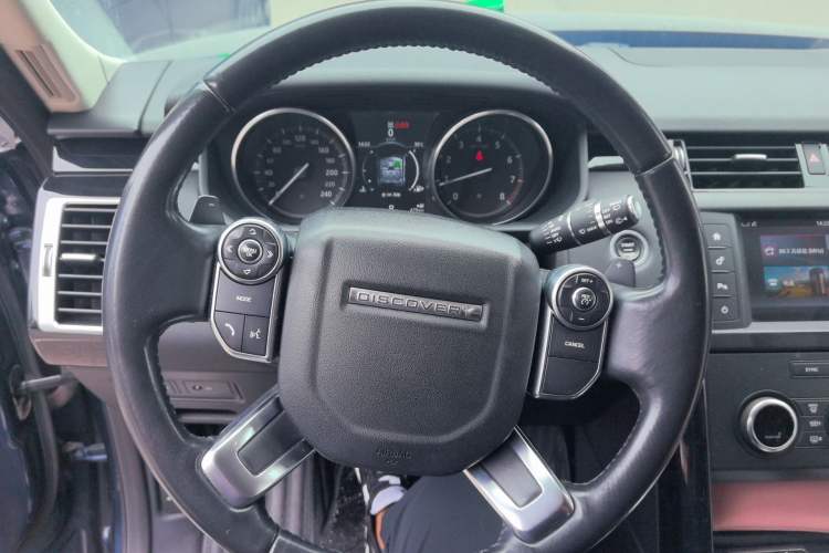 Used Land Rover Discovery 2017 3.0 SC V6 S Steering Wheel