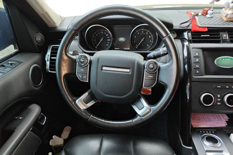 Used Land Rover Discovery 2017 3.0 SC V6 SE Steering Wheel
