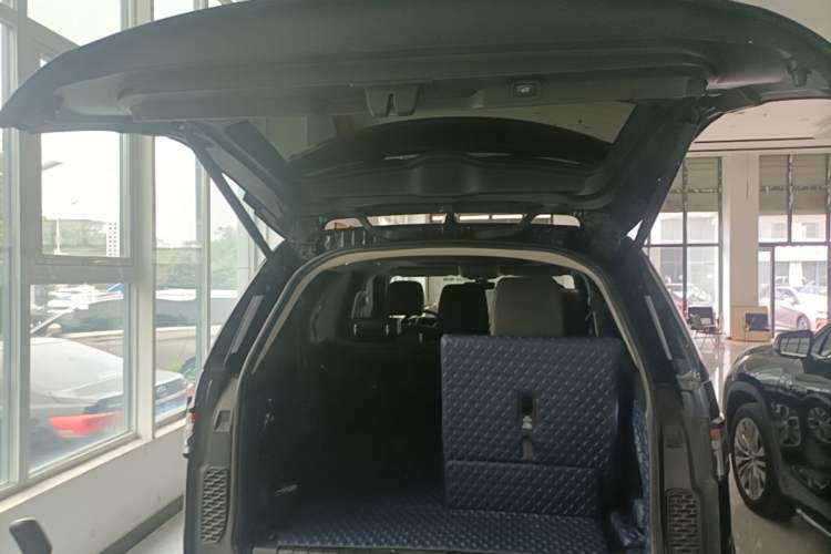 Used Land Rover Discovery 2017 3.0 SC V6 SE Trunk