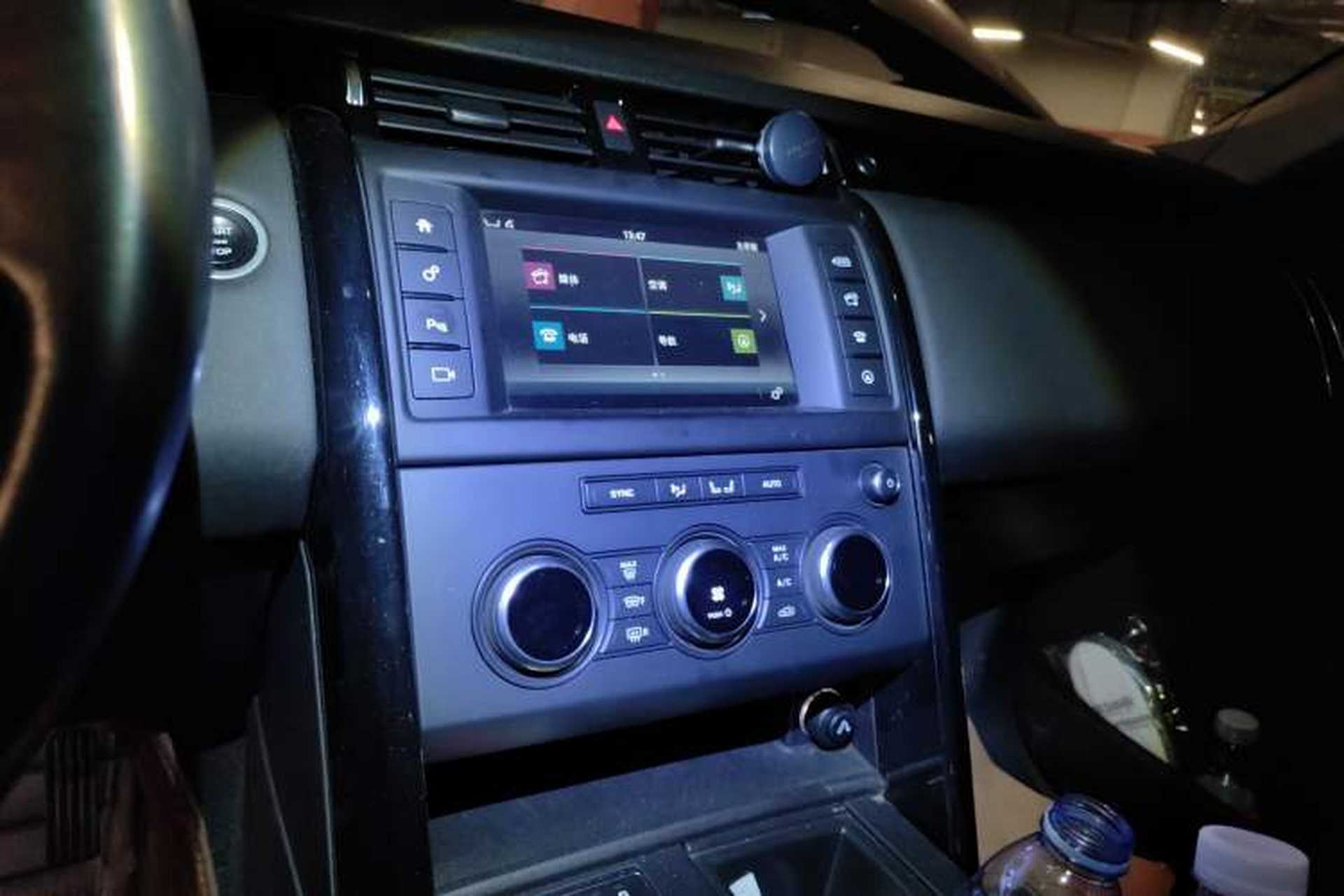 Used Land Rover Discovery 2017 3.0 SC V6 S Audio And AC Panel