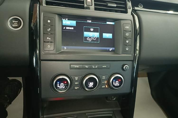 Used Land Rover Discovery 2017 3.0 SC V6 SE Audio And AC Panel