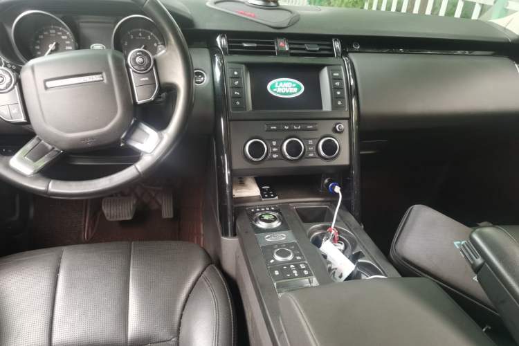 Used Land Rover Discovery 2017 3.0 SC V6 S Center Console