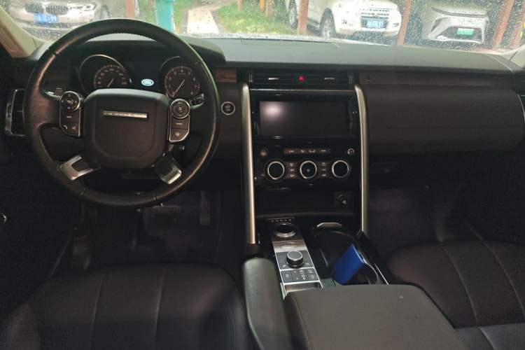 Used Land Rover Discovery 2017 3.0 SC V6 HSE Center Console