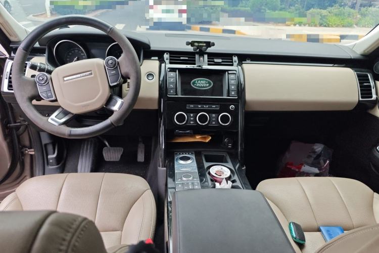Used Land Rover Discovery 2017 3.0 SC V6 S Center Console
