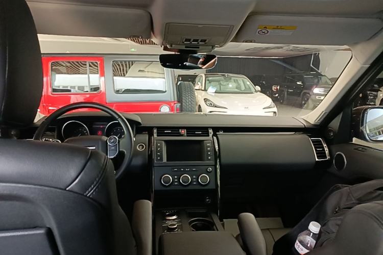 Used Land Rover Discovery 2017 3.0 SC V6 SE Center Console