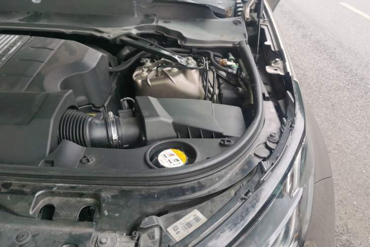 Used Land Rover Discovery 2017 3.0 SC V6 S Engine Bay Left