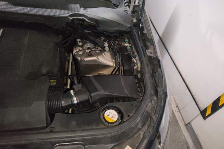 Used Land Rover Discovery 2017 3.0 SC V6 HSE Engine Bay Left