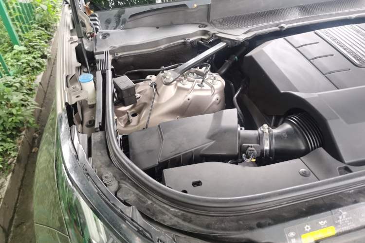 Used Land Rover Discovery 2017 3.0 SC V6 S Engine Bay Right