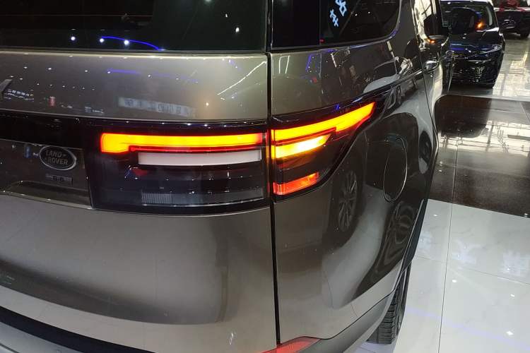 Used Land Rover Discovery 2017 3.0 SC V6 S Exterior 6
