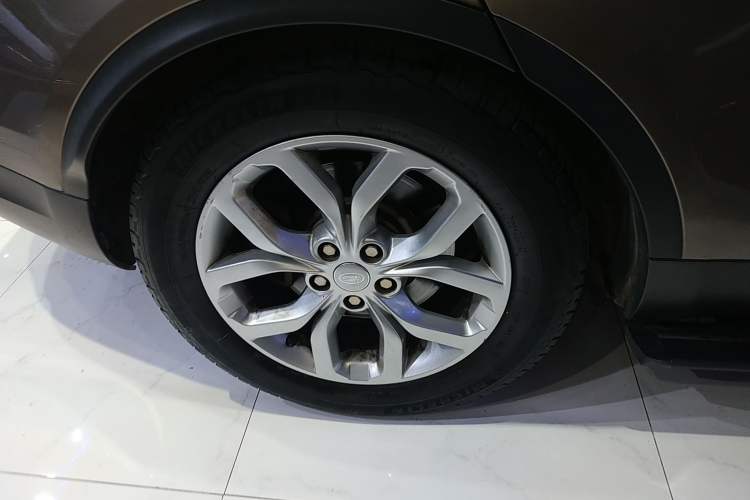 Used Land Rover Discovery 2017 3.0 SC V6 S Exterior 8