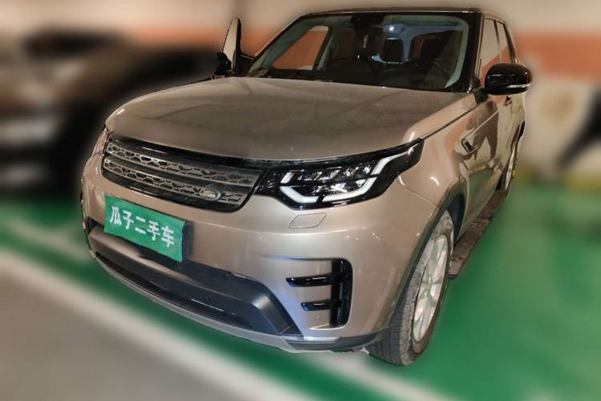 Used Land Rover Discovery 2017 3.0 SC V6 S Front Left 45 Deg