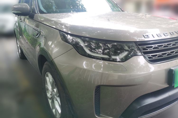 Used Land Rover Discovery 2017 3.0 SC V6 S Front Right 45 Deg