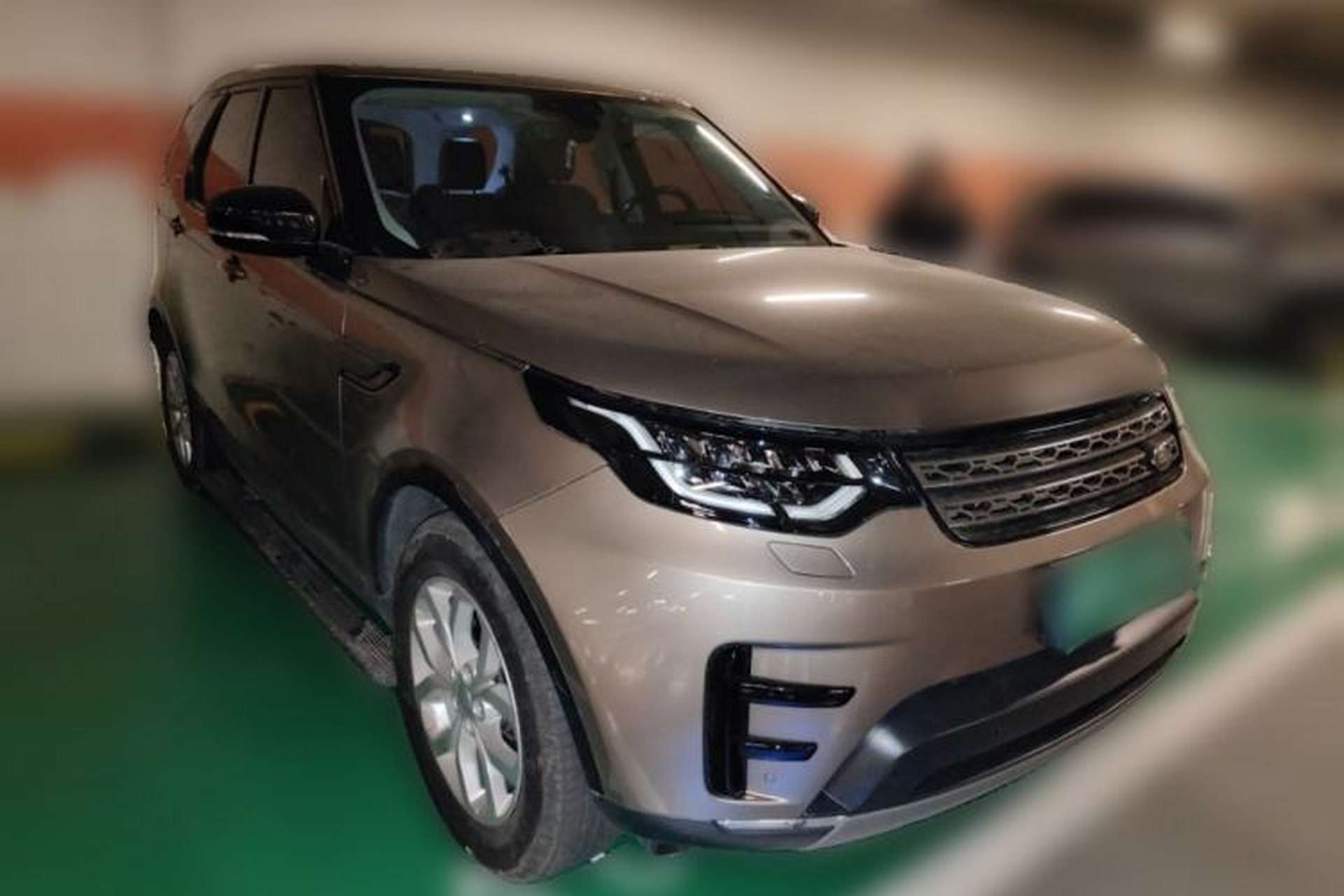 Used Land Rover Discovery 2017 3.0 SC V6 S Front Right 45 Deg