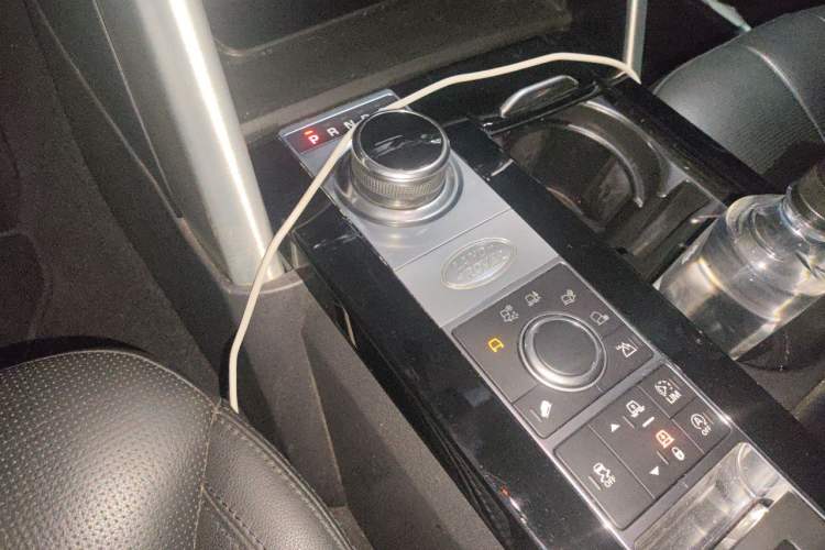 Used Land Rover Discovery 2017 3.0 SC V6 HSE Gear Lever