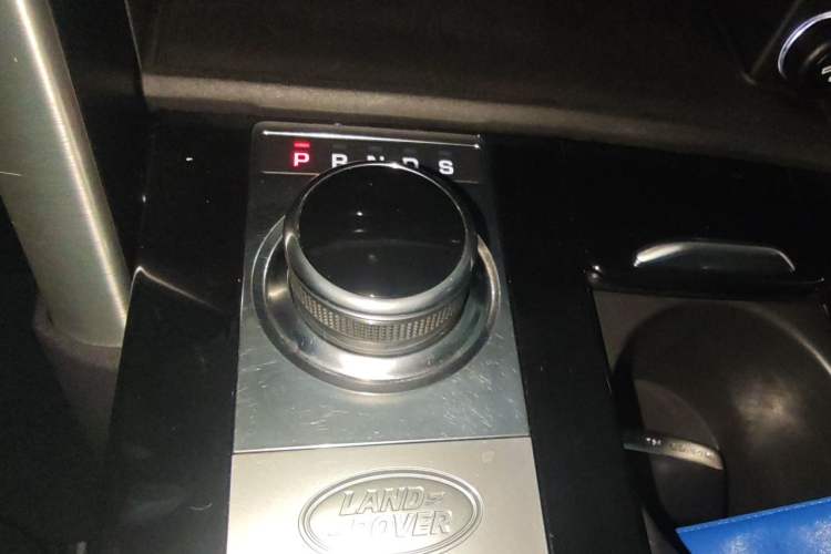 Used Land Rover Discovery 2017 3.0 SC V6 HSE Gear Lever