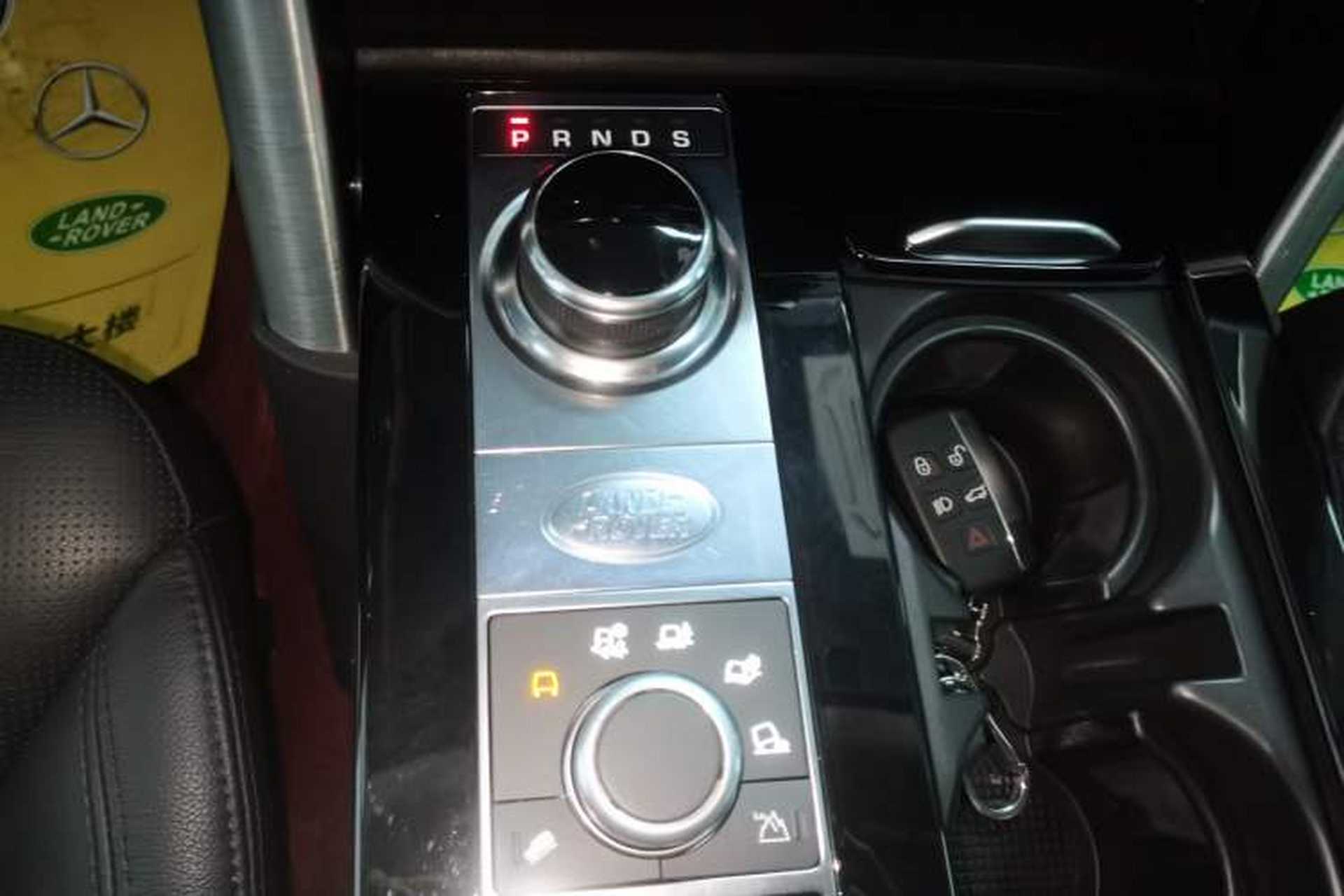 Used Land Rover Discovery 2017 3.0 SC V6 HSE Gear Lever