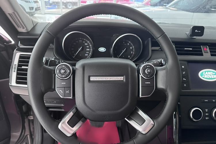 Used Land Rover Discovery 2017 3.0 SC V6 SE Interior 1