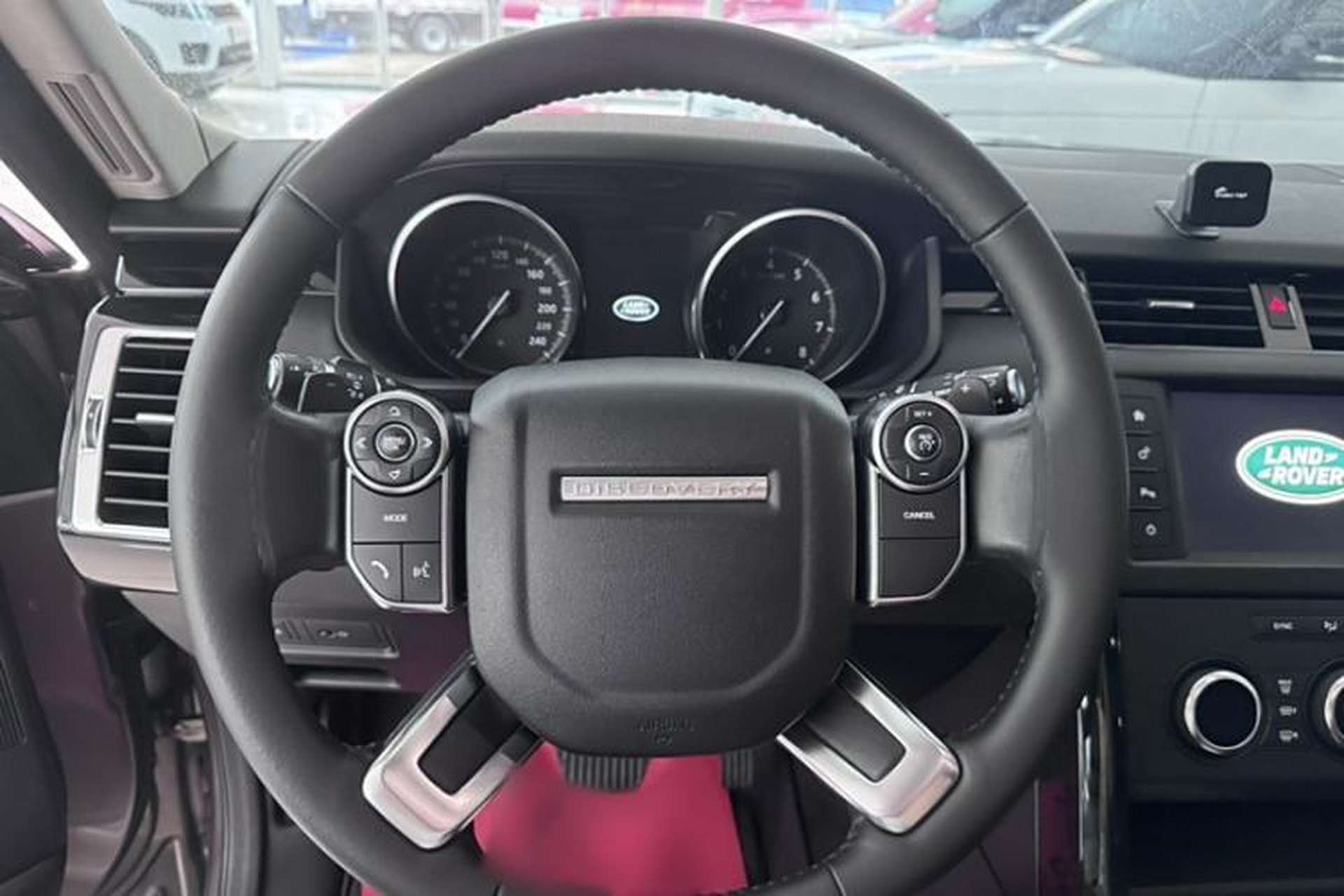 Used Land Rover Discovery 2017 3.0 SC V6 SE Interior 1