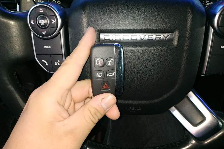 Used Land Rover Discovery 2017 3.0 SC V6 S Interior 1